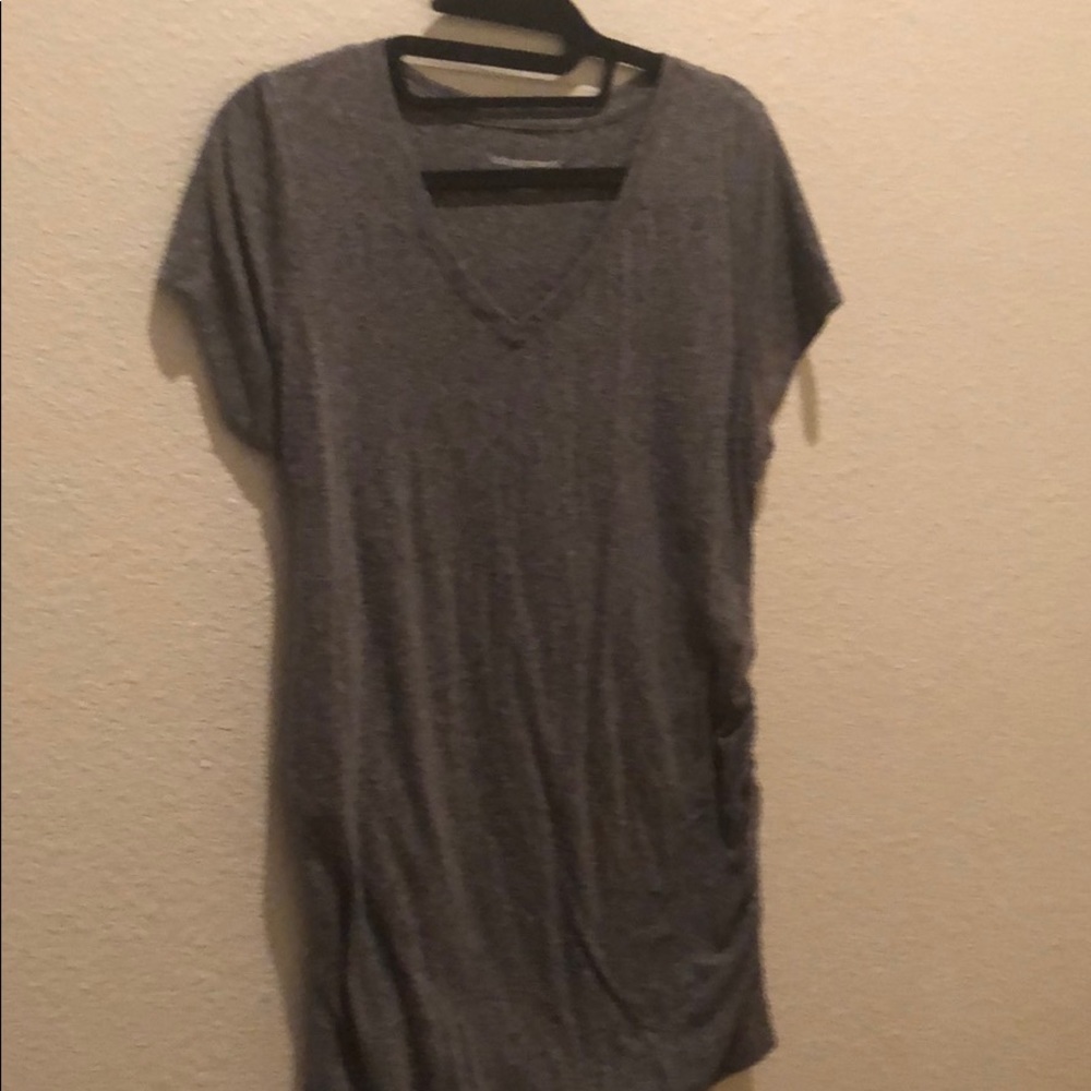 Maternity v neck tee